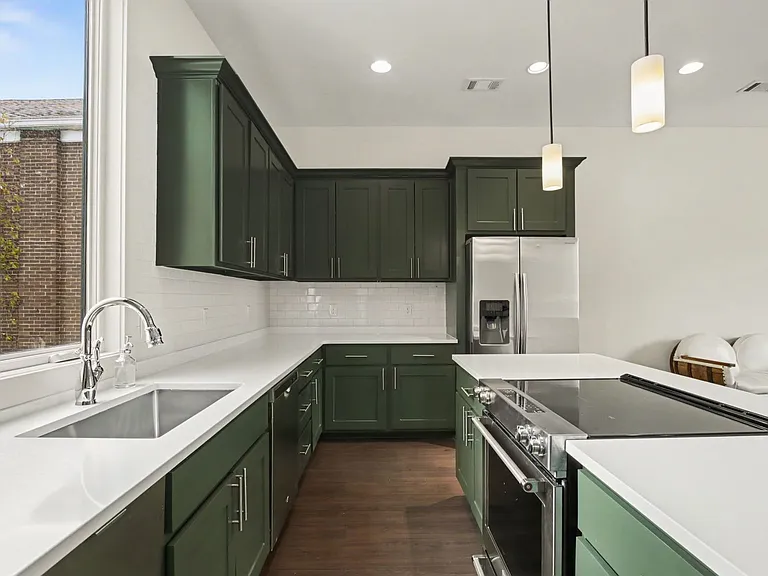 801 Main St — Photo 16