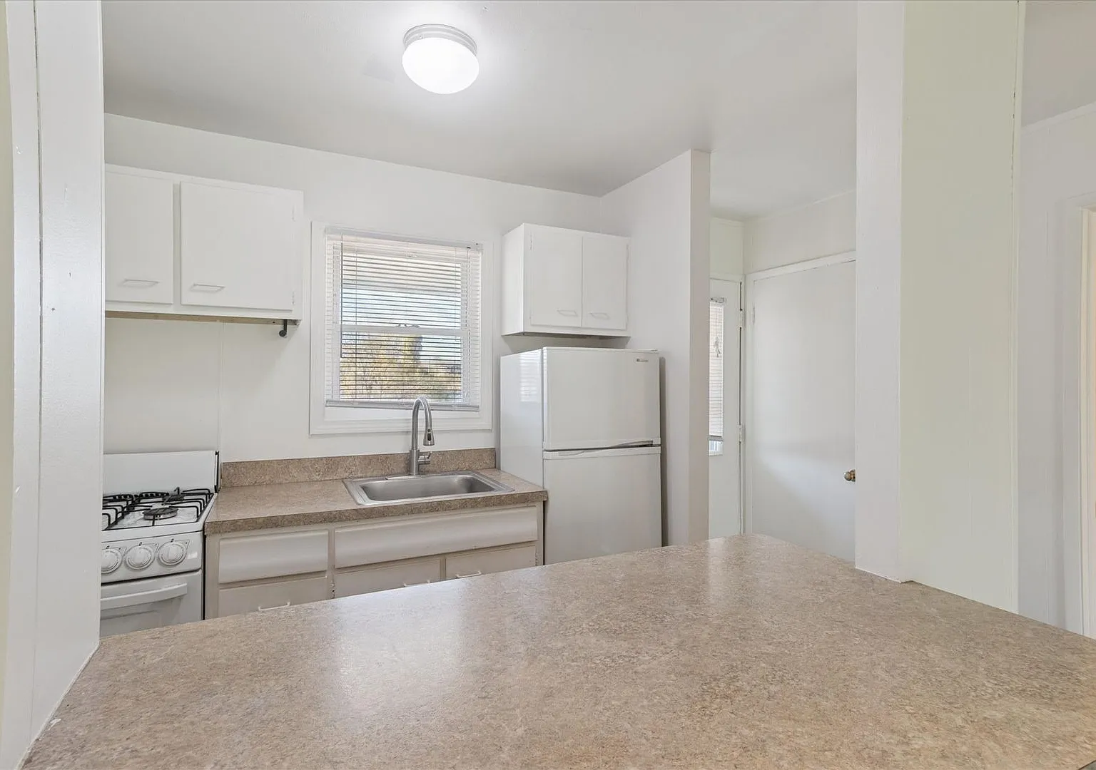 Flint Rd Apartments (Burneway Drive LLC) — Photo 2