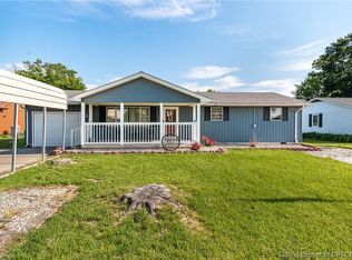 114 E Lovers Ln, Scottsburg, IN 47170