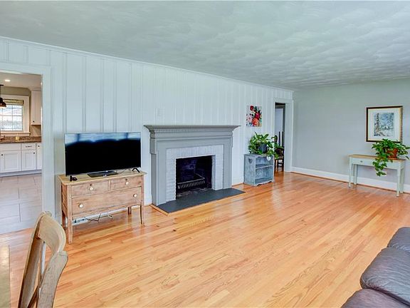 5th image of 109 Lynn Dr