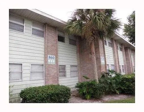 860 Sky Lake Cir #B Photo 1