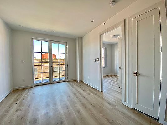 3rd image of 980 Bergen St APT 4