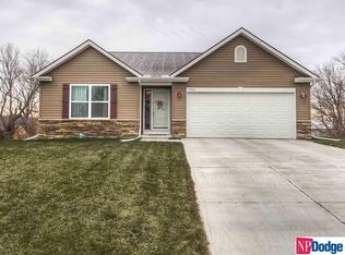 711 Tupelo Ln, Papillion, NE 68133