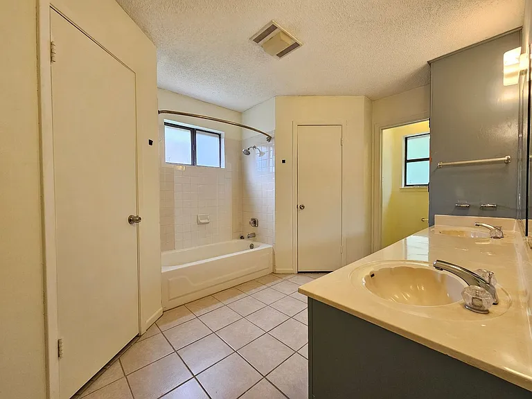 3201 Paintrock Dr — Photo 11