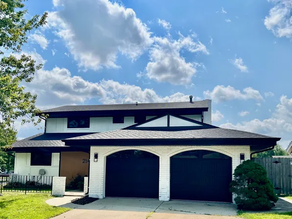 214 Cambridge Ln, Bloomingdale, IL 60108