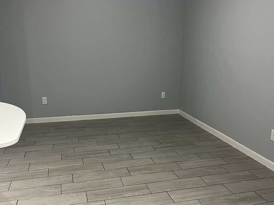 Living Room/Dining Area