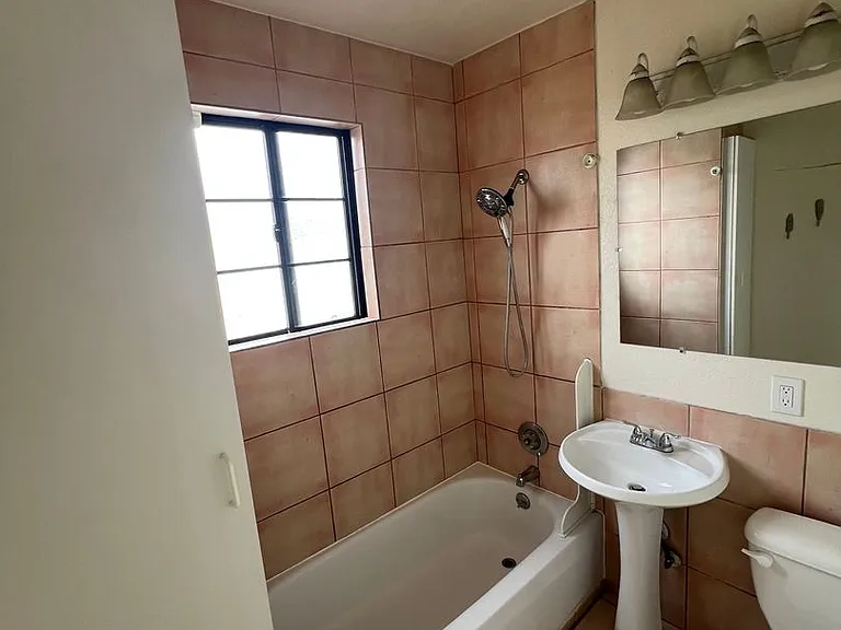 2515 1/2 Congress St #B — Photo 11