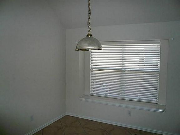 4th image of 907 Quarry Oaks Dr