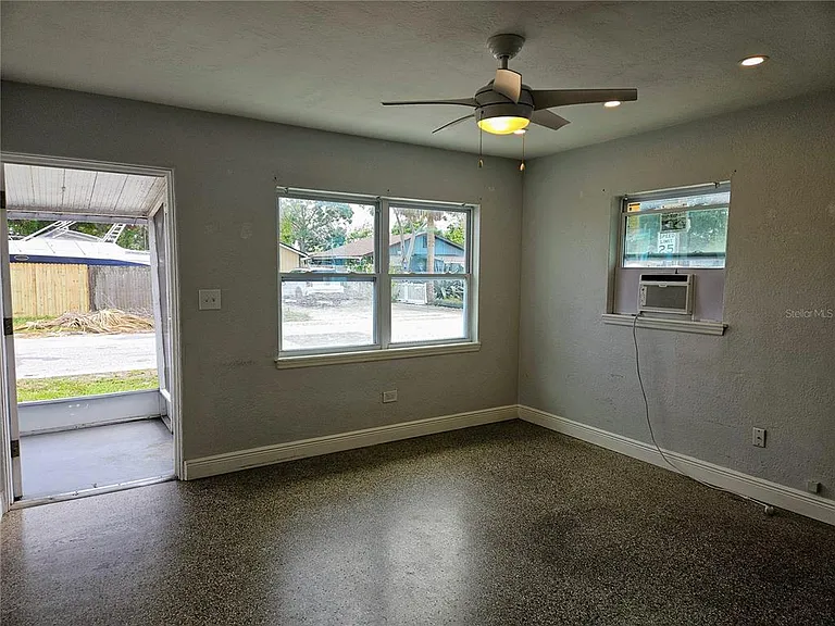 6801 48th Ave N #B — Photo 7