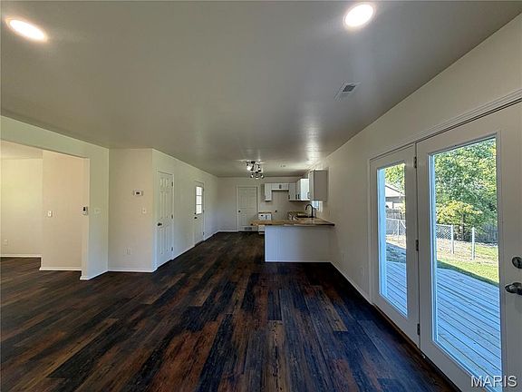 4th image of 1515 Barron Rd