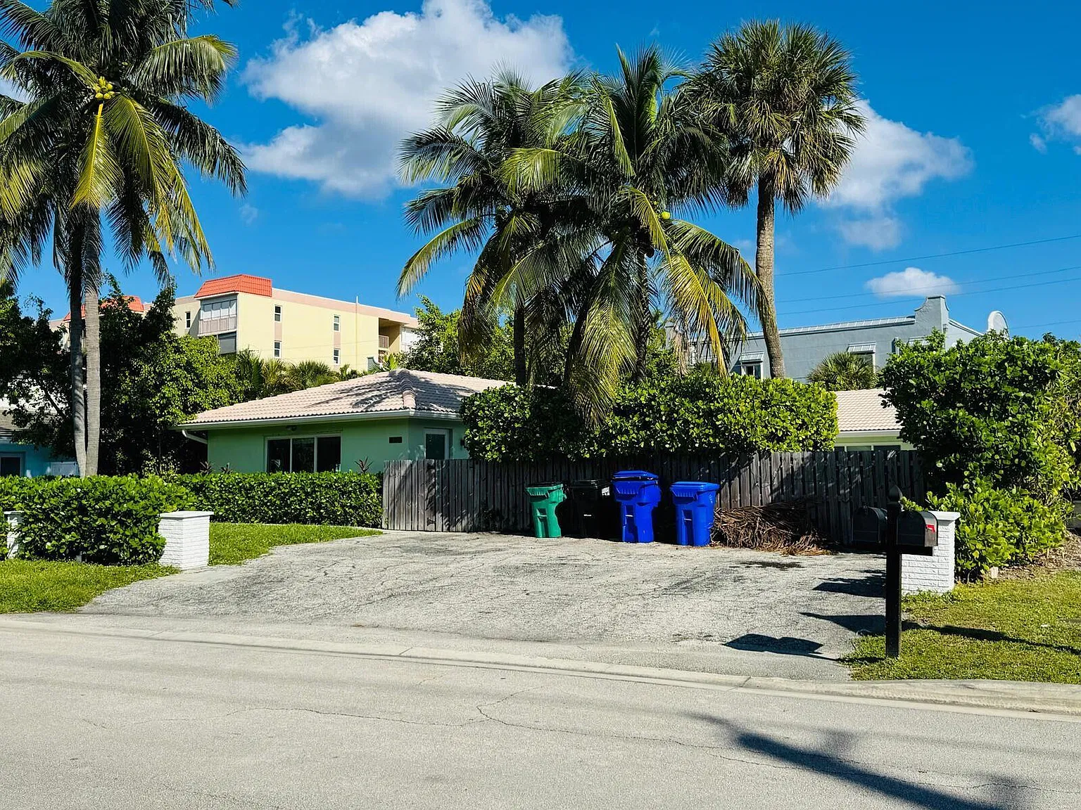 2 bed, 2.0 bath, 2612 sqft, $2,950 — Photo 2