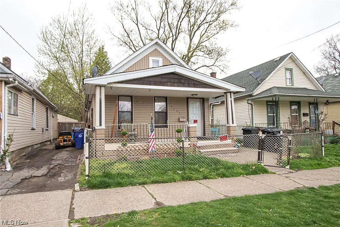 3202 W 71st St photo 1