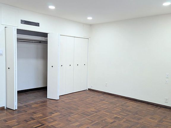 3rd image of 1545 W Passyunk Ave