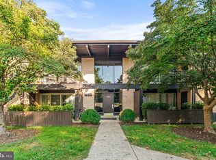 7855 Enola St APT 101, Mclean, VA 22102