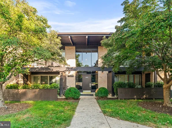 7855 Enola St APT 101, McLean, VA 22102