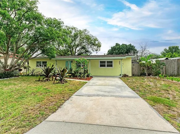 512 63rd Avenue Dr W, Bradenton, FL 34207