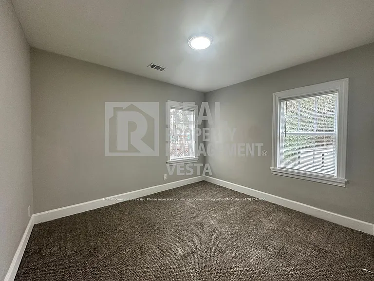 1076 Carlisle Ave — Photo 7