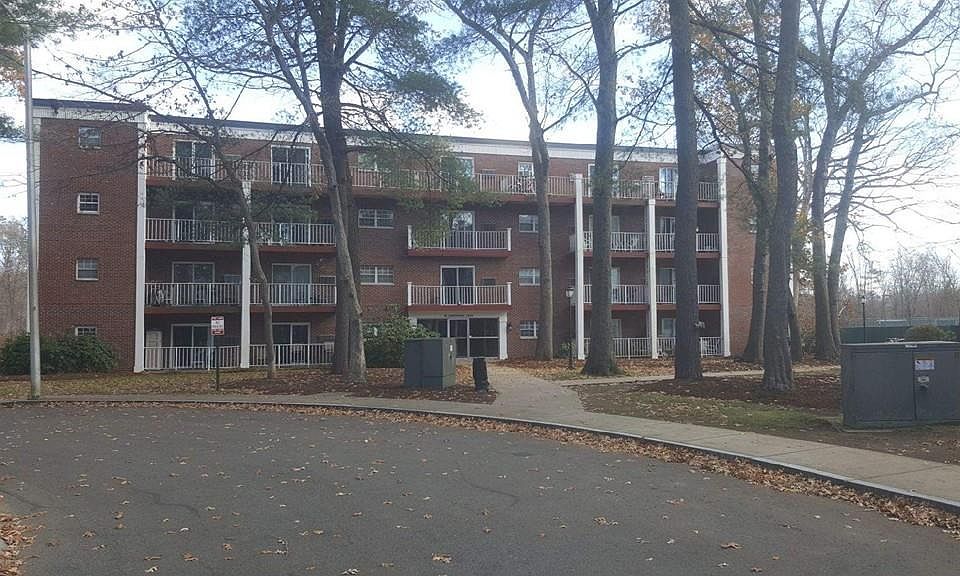1st image of 65 Greentree Ln APT 18