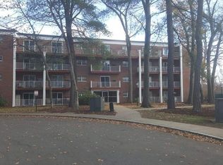 65 Greentree Ln APT 18, Weymouth, MA 02190