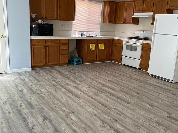 4th image of 2339 N Fallbrook Dr