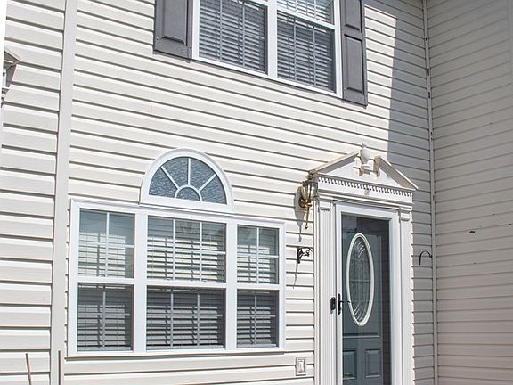 3rd image of 115 Belmont Dr