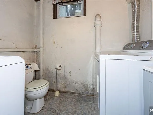 249 Carmita Ave — Photo 15