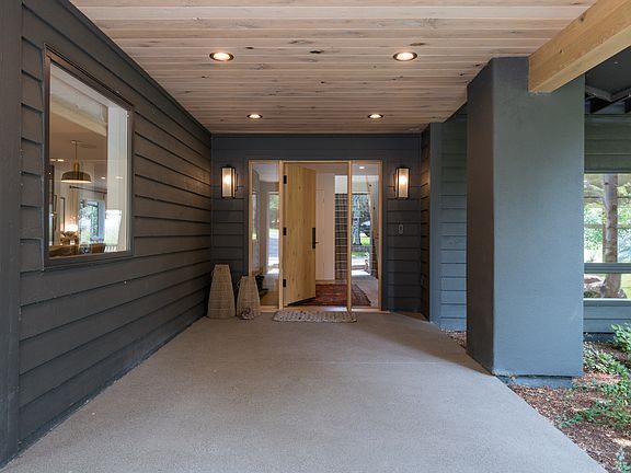 4th image of 106 Camas Loop W
