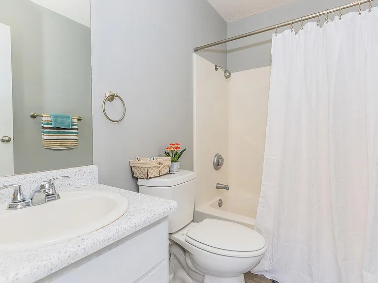Sunridge Apartments — Photo 9