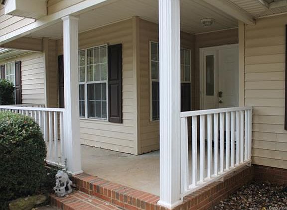 3rd image of 5823 Country Walk Dr