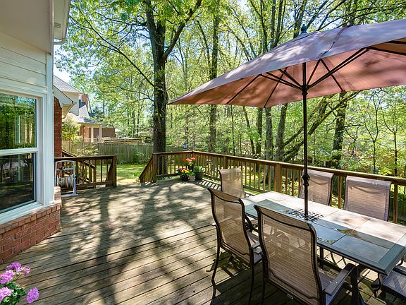 4th image of 8675 Meadow Green Dr