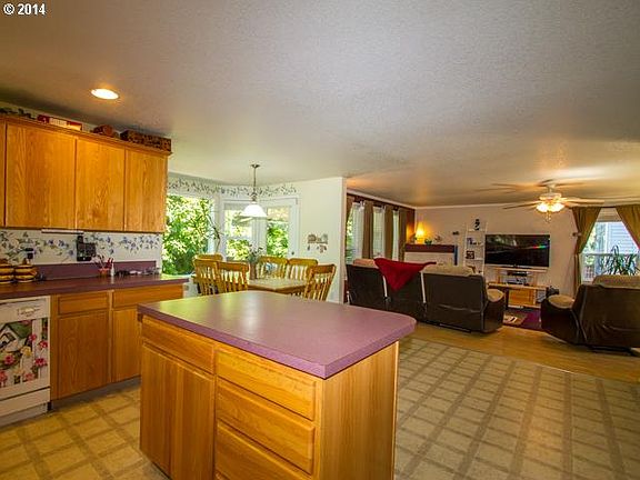 5th image of 4914 NE 59th Cir