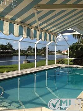 Pretty Pool and Morning Shade, perfect for breakfast time!
