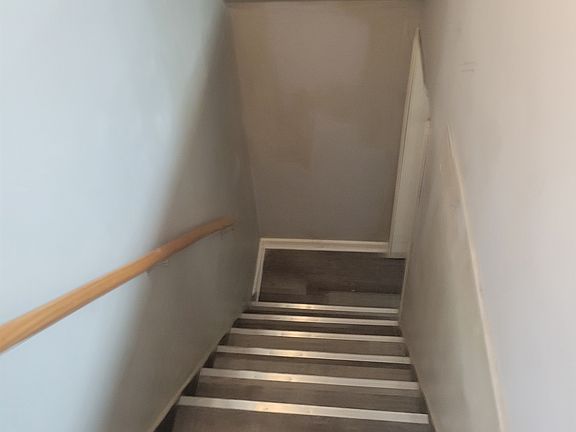 5th image of 4090 Moore St