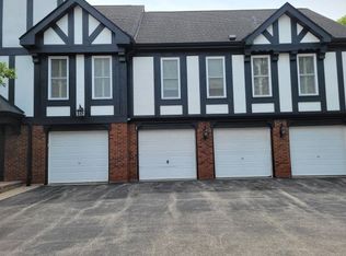 777 Garfield Ave APT A, Libertyville, IL 60048