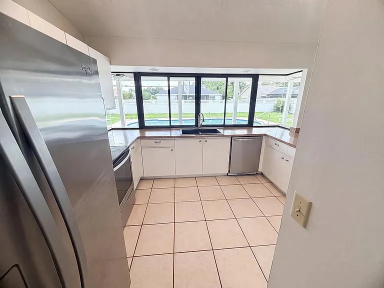 2310 SW Fern Cir — Photo 2