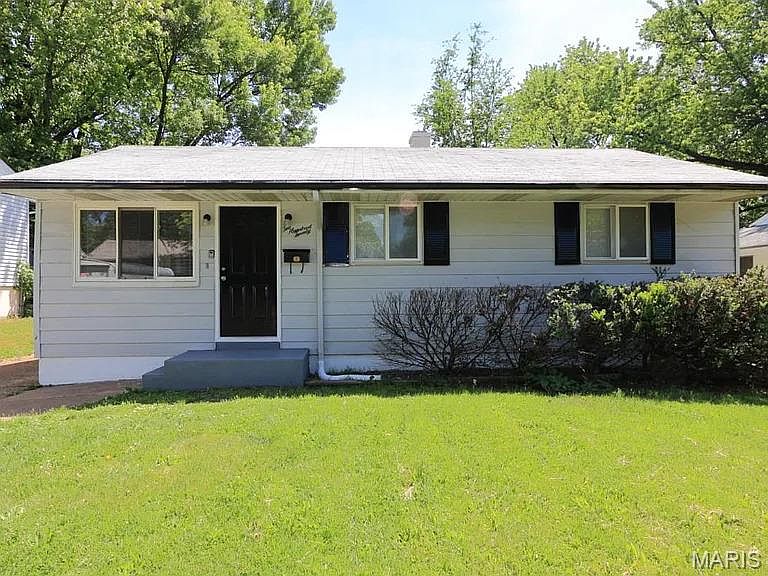 1st image of 220 Roderick Dr