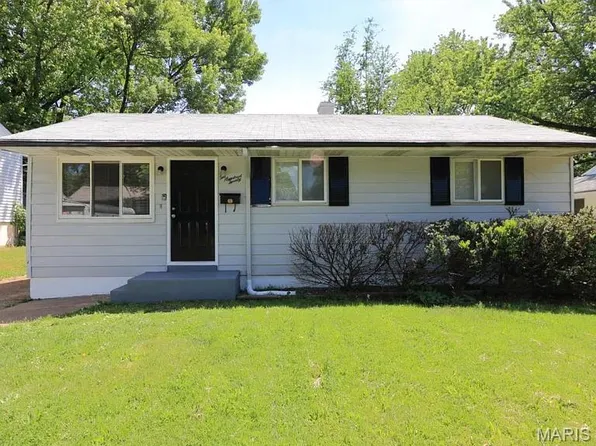 220 Roderick Dr, Saint Louis, MO 63137