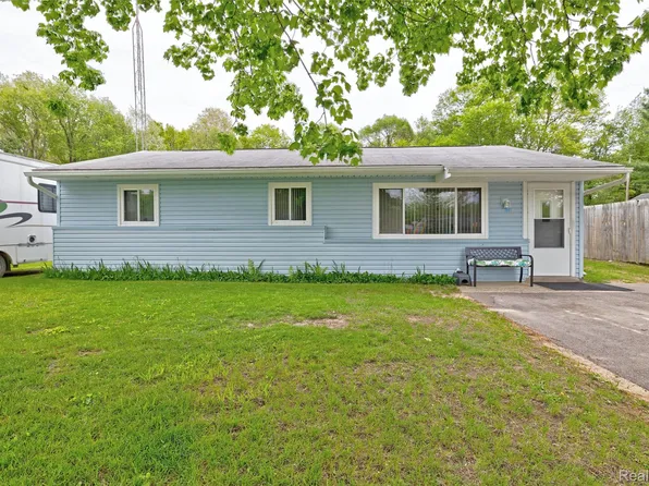 1601 Michael St, Ortonville, MI 48462