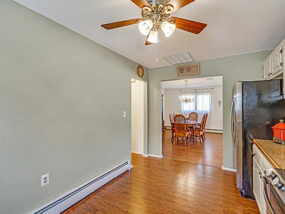 4th image of 417 Costa Mesa Dr