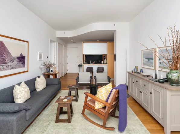 311 West Broadway image 2 of 14