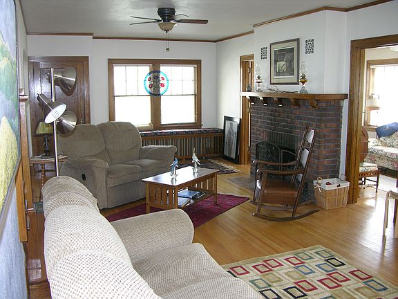 2nd image of 927 10th Ave N