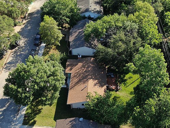 3rd image of 2615 Carnarvon Ln
