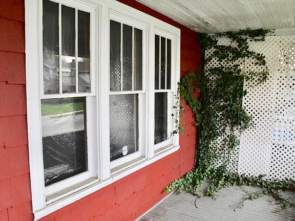 3rd image of 1205 S Champion Ave