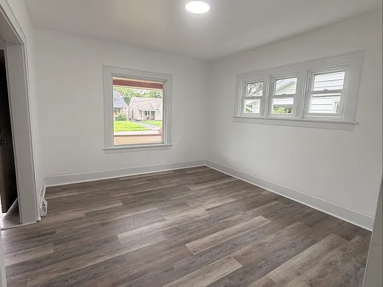 351 E Judson Ave — Photo 3