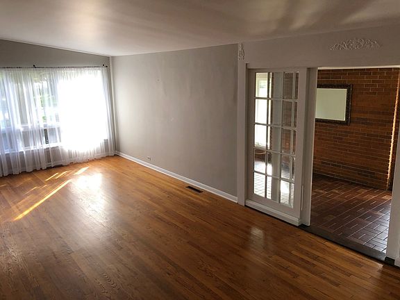 3rd image of 2616 Fontana Dr