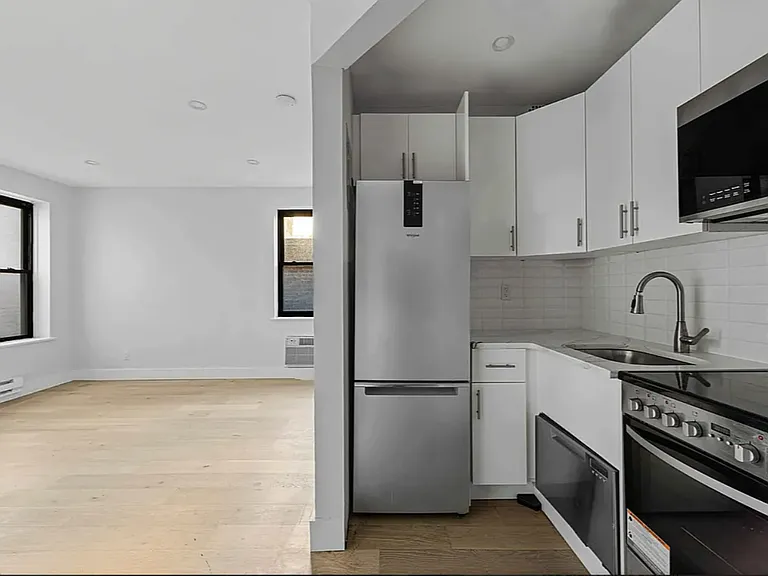 1220 Lexington Ave #4B — Photo 3