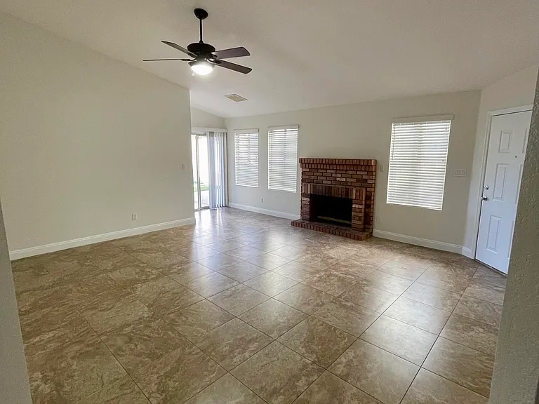 3056 E Siesta Ln — Photo 3