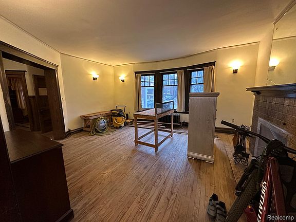 5th image of 677 Atkinson St