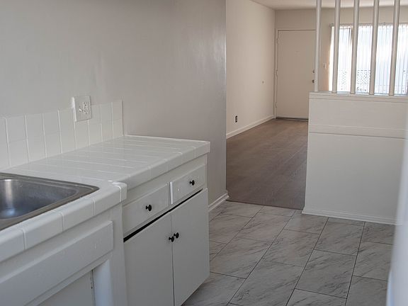 4th image of 118 N Normandie Ave APT 9