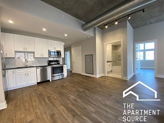 2nd image of 3831 N Broadway St #522